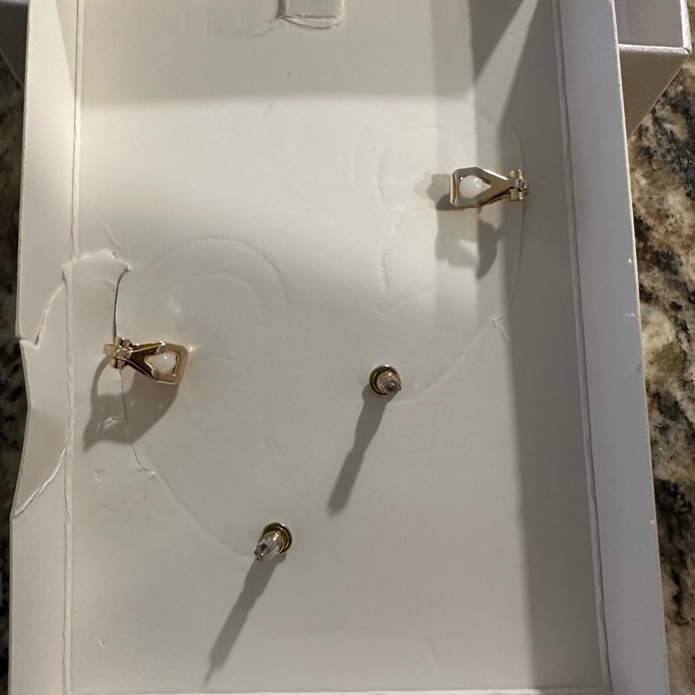 Elegant Gold Leaf Earrings with Sparkling Accents - Picture 3 of 3